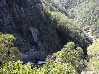 tn_boonoo_boonoo_lower_end_of_falls_dsc06358.jpg