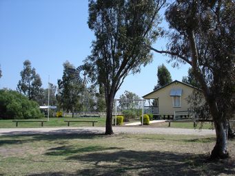 tn_warrahaystackschooldsc05801.jpg