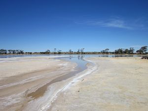 tn_mollerinlake.jpg