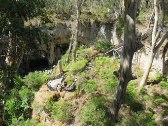 341_lake_cave_img_8195s.jpg