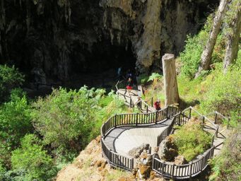 341_lake_cave_img_8198.jpg