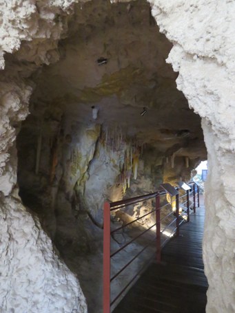 455_cave_display_img_8220s.jpg