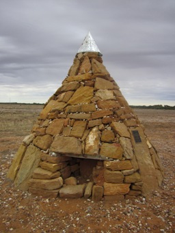 341_milparinka_cairn_img_5023as.jpg