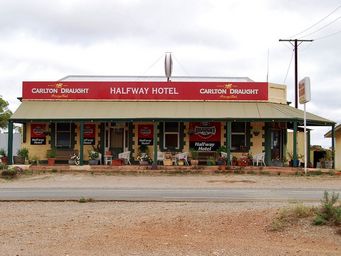 341_oodla_wirra_halfway_hotel_sc.jpg