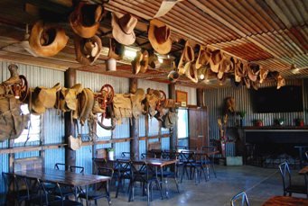 341xpacksaddle_dining_room_s.jpg