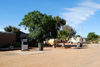 341xpacksaddle_roadhouse_ext_c.jpg