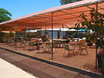 341xsilverton_pub_outdoor_lounge_c.jpg