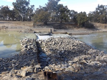 341xweir_32_with_fish_ladder_dscf3485s.jpg
