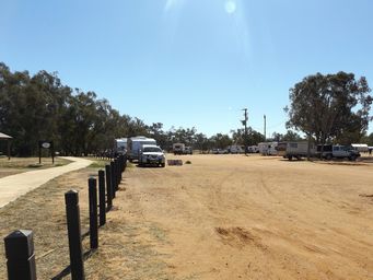 341_walkway_and_camping_nindigully_dscf4172c.jpg