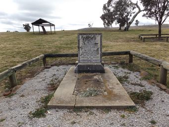 341_yuranighs_grave_dscf5679.jpg