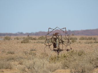 341_alberrie_creek_junk_art_img_3400.jpg