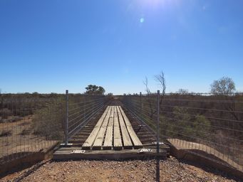 341_farina_railway_bridge_img_3598.jpg