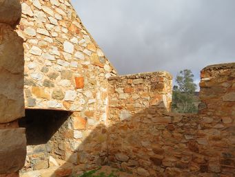 341_kanyaka_shearers_quarters_fireplace_img_4087c.jpg