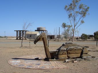 341_marree_camel_sundial_2006_dsc04181.jpg