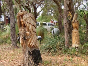 341_statues_every_way_you_look_img_1209c.jpg