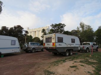 341_poochera_hotel_rear_img_4270.jpg