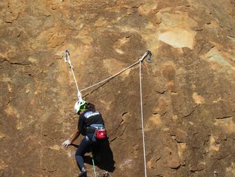 341_abseiling_eaglestone_rock_img_9519.jpg